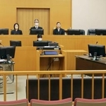 　富山交番襲撃事件で、差し戻し裁判員裁判の初公判が開かれた富山地裁の法廷＝５日午前