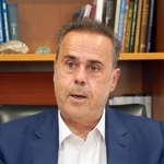　インタビューに答えるギリシャのパパスタブル環境・エネルギー相＝アテネ（共同）
