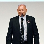 　日本ラグビー協会の記念フォーラムであいさつする日本代表のジョーンズ・ヘッドコーチ＝５日、東京都内