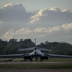 　米軍のＢ１戦略爆撃機＝９月２７日、英南部フェアフォード空軍基地（ゲッティ＝共同）