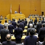 　核兵器禁止条約の再検討会議に関し、日本政府に向けた意見書を全会一致で可決した広島県議会の本会議＝６日午前