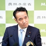 　閣議後に記者会見する簗農相＝６日午前、農水省