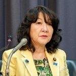 　閣議後に記者会見する片山財務相＝６日午前、財務省