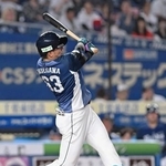 　１回西武１死、長谷川が左中間に先制本塁打を放つ＝ＺＯＺＯマリン