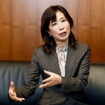 　インタビューに応じる日銀の佐藤綾野審議委員