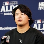 　記者会見するホワイトソックス・村上＝６日、シカゴ（共同）