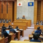 　徳島県議会の本会議＝７日午前
