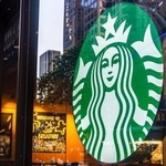 　米ニューヨークにあるスターバックスの店舗＝２０２３年５月（ゲッティ＝共同）