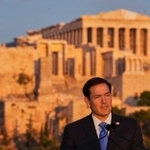 　７日、ギリシャの首都アテネで演説するルビオ米国務長官（ＡＰ＝共同）