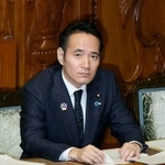 　参院本会議に臨む簗農相＝８日午前