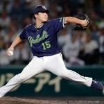 　５回無失点で今季初勝利を挙げたヤクルト・中村優＝甲子園