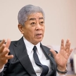 　インタビューに答える岩屋毅前外相