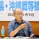 　空襲連の総会で議論する吉田裕共同代表＝９日午後、東京都墨田区