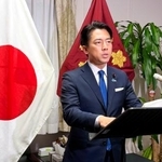　記者会見する小泉防衛相＝９日午前、国会