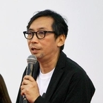 　「くまもと復興映画祭」の前夜祭であいさつする行定勲監督＝９日午後、熊本市