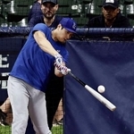 　打撃練習するドジャース・大谷＝ミルウォーキー（共同）
