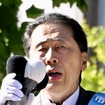 　新潟市長選が告示され、第一声を上げる青木学氏＝１１日午前、新潟市