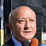 　新潟市長選が告示され、記者団の取材に応じる早武淳氏＝１１日午前、新潟市