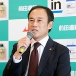 　記者会見で意気込みを語る早大の花田勝彦監督＝１１日、島根県出雲市