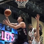 　千葉Ｊ戦でシュートを決める横浜ＢＣの新井＝横浜ＢＵＮＴＡＩ