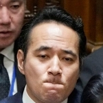 　衆院予算委で質問を聞く簗農相＝１３日午前