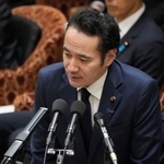 　衆院予算委で答弁する簗農相＝１４日午前