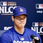 　記者会見するドジャース・大谷＝１３日、ロサンゼルス（共同）