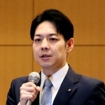 　北海道副首都推進会議であいさつする鈴木直道知事＝１５日午前、札幌市