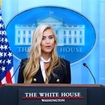 　米ホワイトハウスで記者会見したザカリア大統領報道官＝１３日、ワシントン（ＡＰ＝共同）