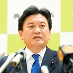 　記者会見する武部新農相＝１５日夜、農水省