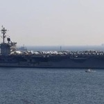 　神奈川県横須賀市の米海軍横須賀基地に寄港する原子力空母セオドア・ルーズベルト＝１６日午前
