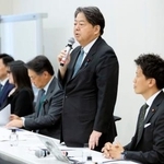 　自民党の「Ｊ-Ｂｅａｕｔｙ産業振興議連」であいさつする林前総務相＝１６日午前、国会