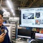 　復旧過程を説明するアイシン九州の担当者＝１６日午後、熊本市