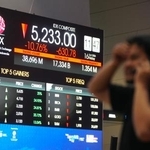 　インドネシアの株価指数を示す画面＝１６日、ジャカルタ（ＡＰ＝共同）