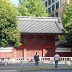 　東大の赤門＝東京都文京区