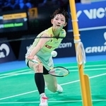 　バドミントンのデンマーク・オープン、準々決勝でプレーする宮崎友花＝１６日、オーデンセ（Ｒｉｔｚａｕ　Ｓｃａｎｐｉｘ・ＡＰ＝共同）