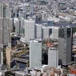 　横浜市の市街地＝１７日午後（共同通信社ヘリから）