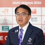 　記者会見する大会組織委会長の大村秀章愛知県知事＝１７日、名古屋市