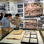 　奈良文化財研究所の飛鳥資料館で開かれている特別展＝８日、奈良県明日香村