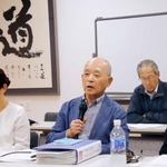 　記者会見で上告する方針を明らかにした福島県浪江町津島地区の原告団と弁護団＝１８日午後、福島県二本松市
