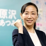 　横浜市長選で初当選を決めた原沢敦美氏＝１８日午後、横浜市