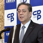 　記者会見する立憲民主党の水岡俊一代表＝１９日午前、国会