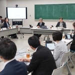 　外国人材受け入れに関する政府の有識者会議＝１９日午後、法務省