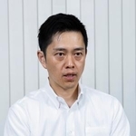 　インタビューに答える日本維新の会の吉村代表