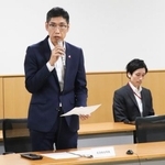 　有識者検討会の初会合であいさつする警察庁の山田好孝生活安全局長＝１９日午後、東京都内