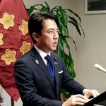 　記者会見する小泉防衛相＝２０日午前、国会