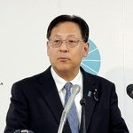 　記者会見する関文科相＝２０日午前、文科省