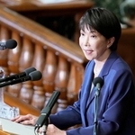 　衆院本会議で答弁する高市首相。飲食料品の消費税率１％への引き下げを柱とする政府提出の減税関連法案が審議入りした＝２０日午後