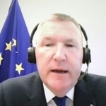 　オンライン取材に応じるＥＵのマクグラス欧州委員＝２０日（共同）