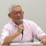　記者会見する泉房穂参院議員＝２１日午後、国会